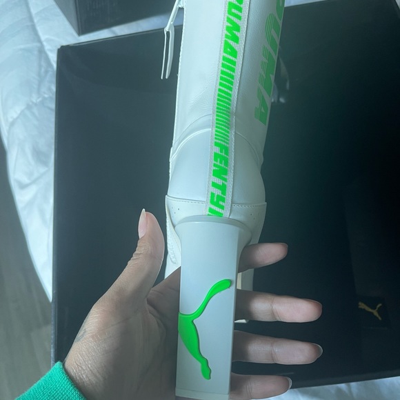 White boots - Picture 2 of 4